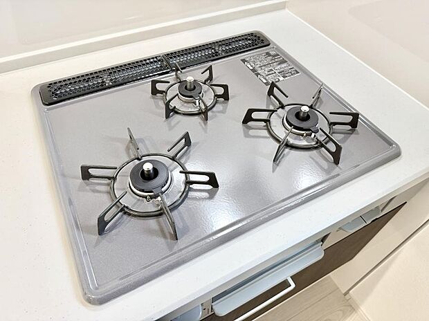 【3口ガスコンロ】■一度に多くの料理ができ便利で効率的
