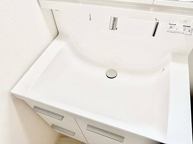 【ハンドシャワー付洗面台】■手洗いや顔を洗う時も快適に使える便利なシャワー