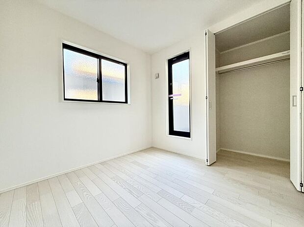 【洋室】■2面採光で明るい居室!