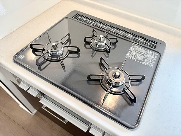 【3口ガスコンロ】■複数の鍋が同時に使えますね