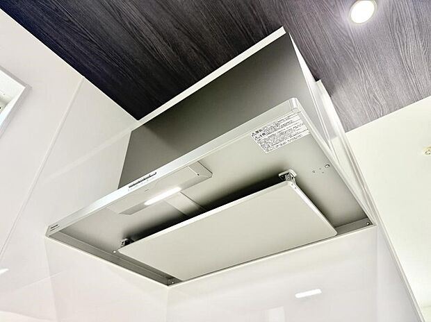 【レンジフード】■調理時の蒸気や匂いが換気扇に誘導され、効率的に排煙ができます。