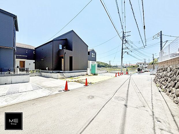 【前面道路含む現地写真】■家族みんなが笑顔で過ごせる、安心感のある住まい