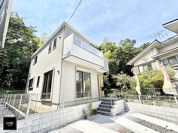 【現地外観写真】■暮らしを彩る充実した設備仕様が備わった住まい