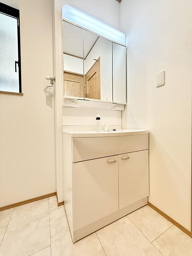 【洗面台・洗面所】■明るい洗面所は毎朝の歯磨きも楽しくできちゃいそうです♪