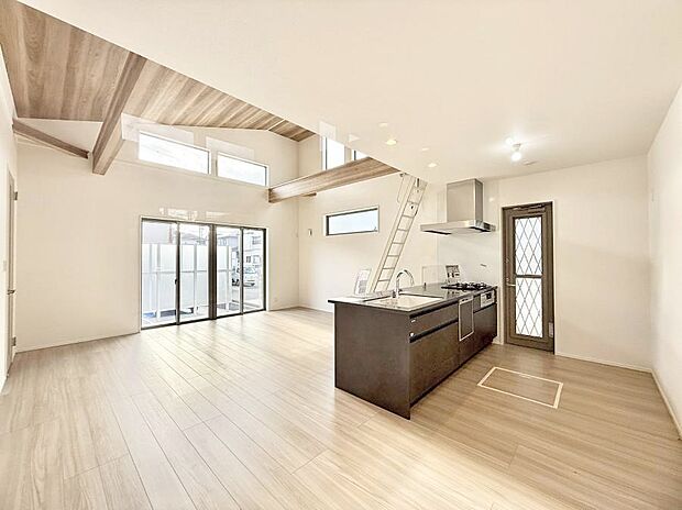 【ダイニング】■家族の笑顔があふれる、くつろぎの空間