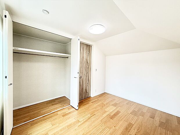 【リビング以外の居室】■落ち着いた雰囲気のお部屋で心が安らぐ空間