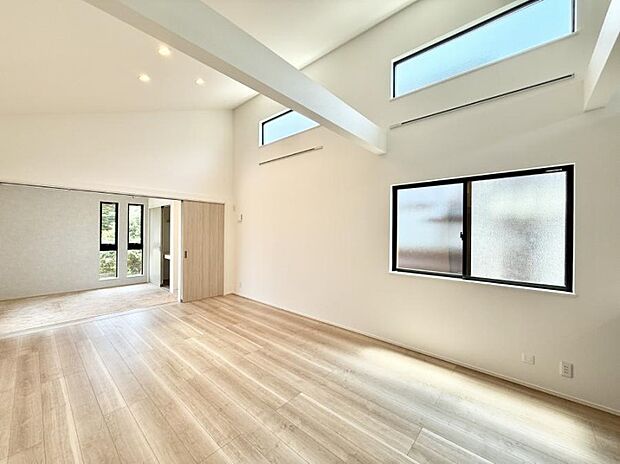 【リビング】■家族の時間を彩る、快適で癒される空間