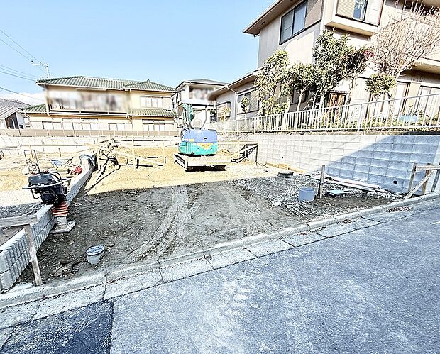 【現地外観写真】■暮らしを彩る充実した設備仕様が備わった住まい