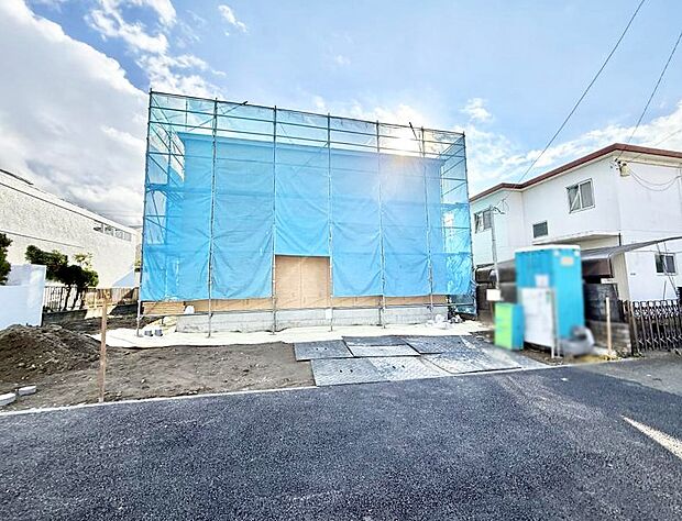 【現地外観写真】■暮らしを彩る充実した設備仕様が備わった住まい