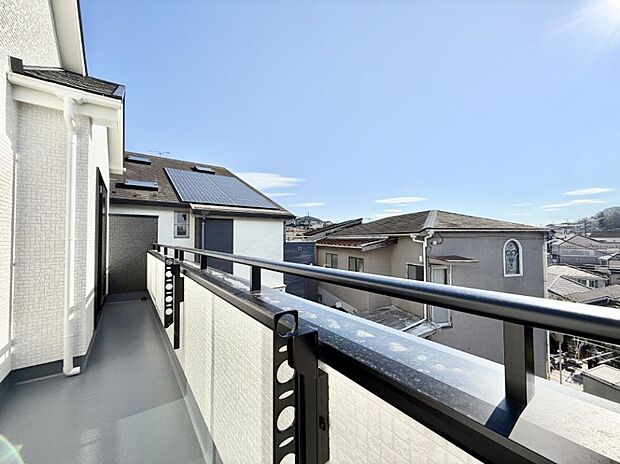 【バルコニー】■お洗濯物がよく乾く陽当たり良好のバルコニー