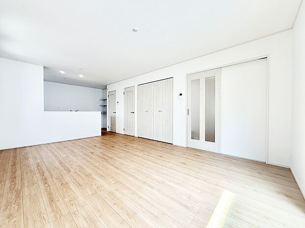 【リビング】■家族の時間を彩る、快適で癒される空間