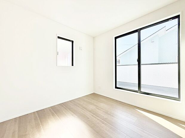 【子供部屋】■2面採光で明るい居室!