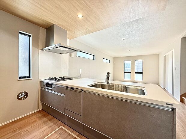 【キッチン】■家族の絆を深める、温もりのあるキッチン