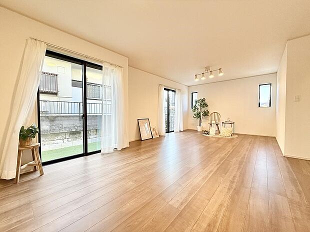 【リビングダイニング】■シンプルだけど贅沢、大切な人と過ごす心がほどける空間