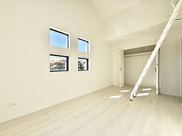 【寝室】豊富な収納スペース！  