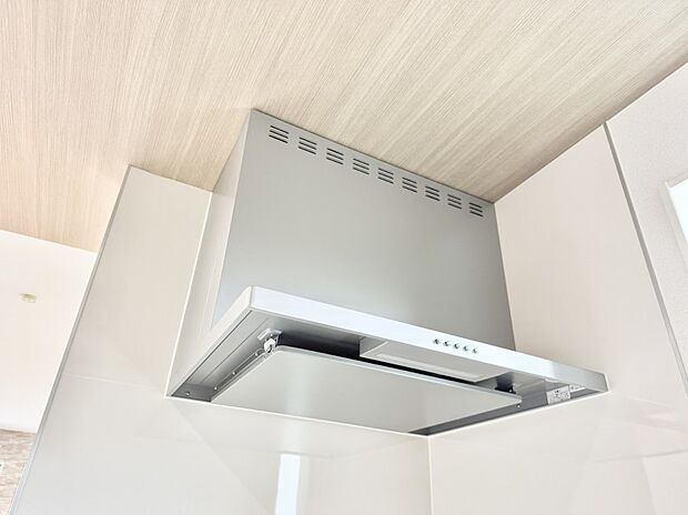 【レンジフード】■調理時の蒸気や匂いが換気扇に誘導され、効率的に排煙ができます。