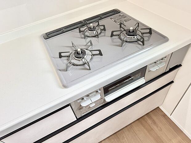 【3口ガスコンロ】■一度に多くの料理ができ便利で効率的