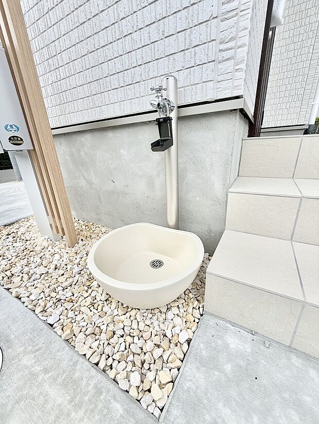 【現地外観写真】■家族の未来を優しく包み込む新しい住まい