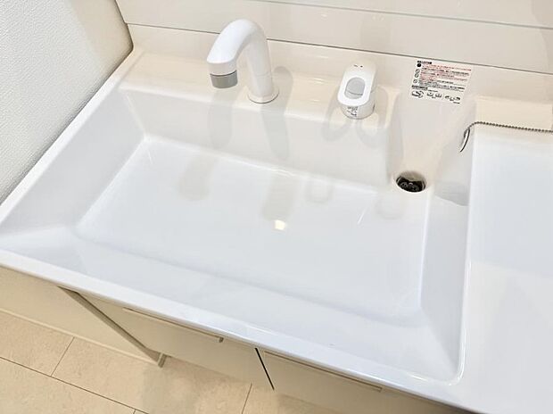 【ハンドシャワー付洗面台】■手洗いや顔を洗う時も快適に使える便利なシャワー