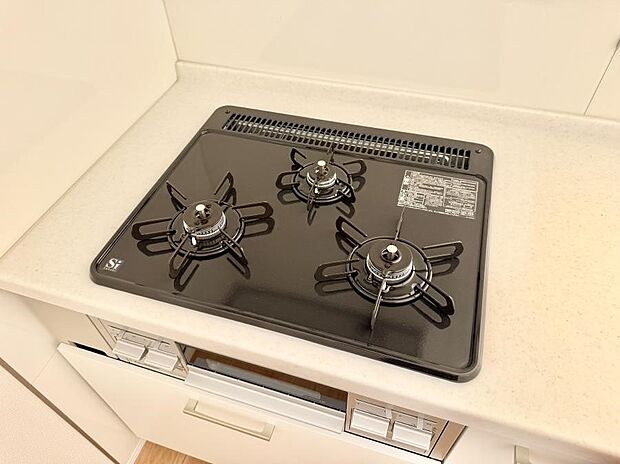 【3口ガスコンロ】■一度に多くの料理ができ便利で効率的