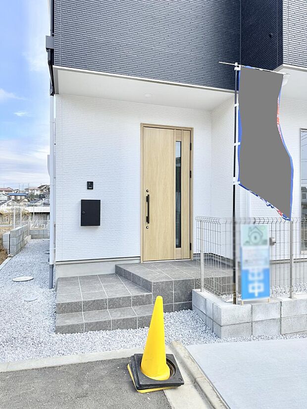 【玄関】■ 帰るたびにホッとする、安心感のある佇まい