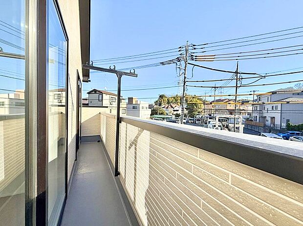 【バルコニー】■ 朝のコーヒーや夜の星空を楽しむ、癒しの場所