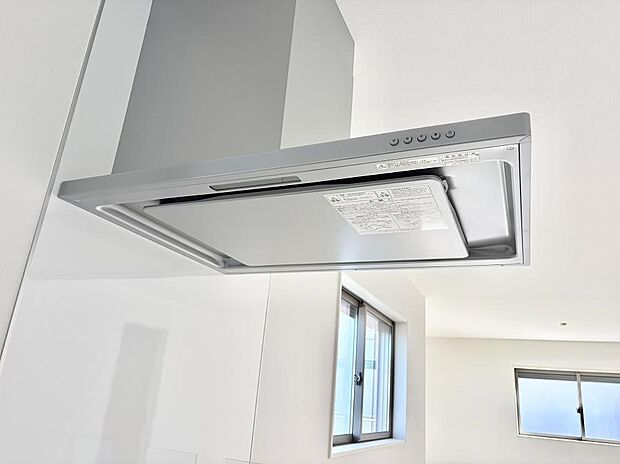 【レンジフード】■調理時の蒸気や匂いが換気扇に誘導され、効率的に排煙ができます。