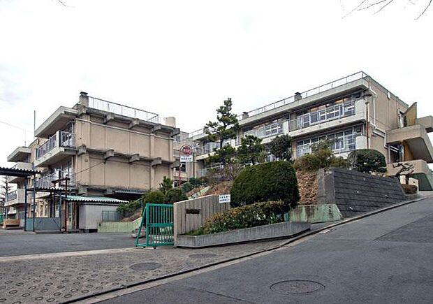 横浜市立岡津中学校（約1,600m・徒歩20分）