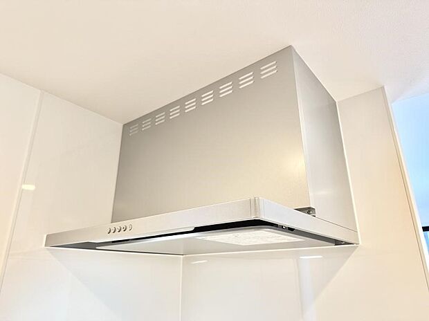 【レンジフード】■調理時の蒸気や匂いが換気扇に誘導され、効率的に排煙ができます。