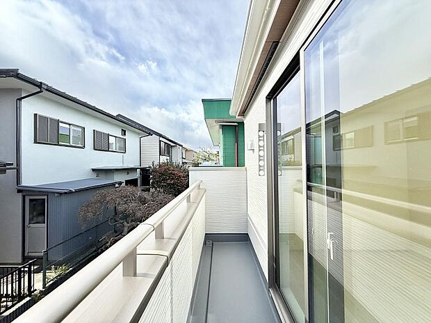 【バルコニー】■日当たり良好！眺めの良いルーフバルコニーです！