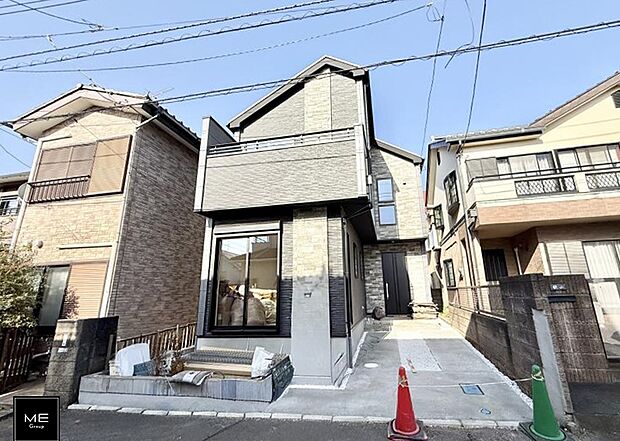 【現地外観写真】■暮らしを彩る充実した設備仕様が備わった住まい