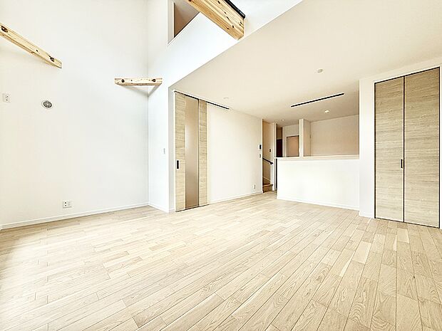 【リビング】■くつろぎと笑顔が集まる、心温まるリビング