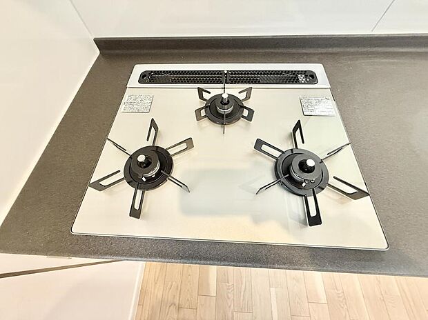 【3口ガスコンロ】■一度に多くの料理ができ便利で効率的