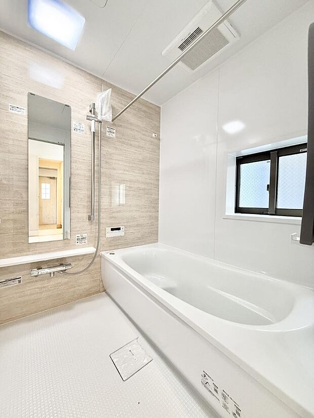 【浴室】■一日の疲れを癒す、心落ち着く空間です