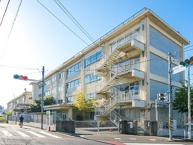 川崎市立南百合丘小学校（約1,040m・徒歩13分）