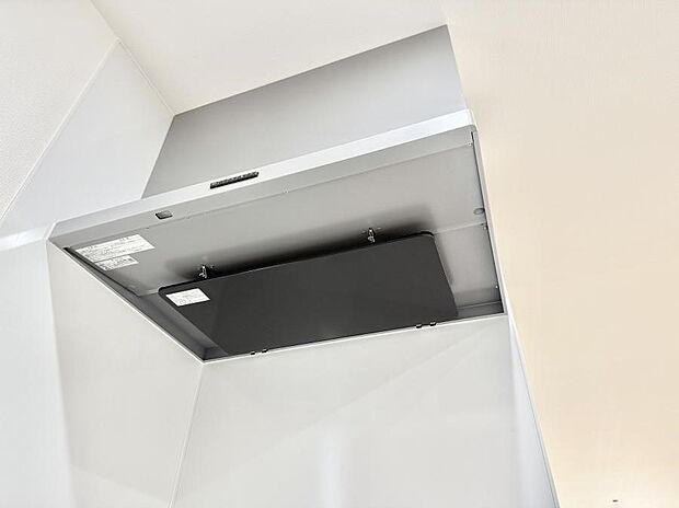 【レンジフード】■調理時の蒸気や匂いが換気扇に誘導され、効率的に排煙ができます。