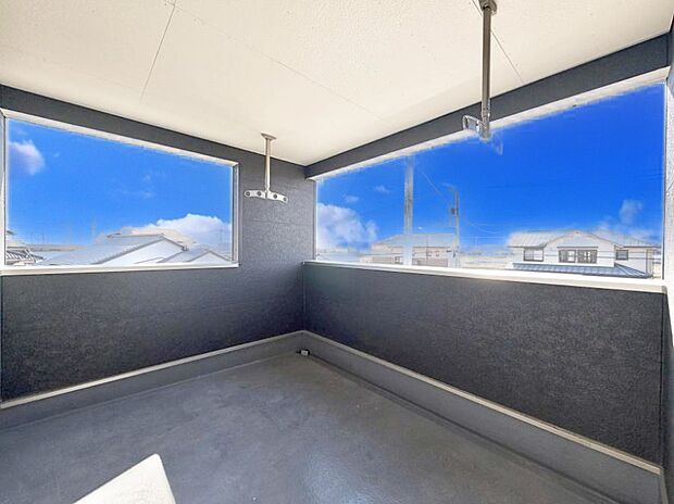 【バルコニー】■ 空を眺めながら、ほっと一息つける特別な空間