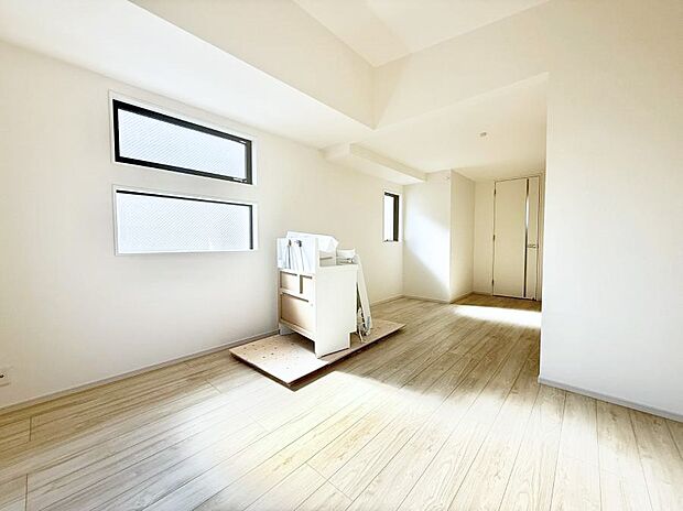 【リビング】■光と風を感じる、リラックスできる空間