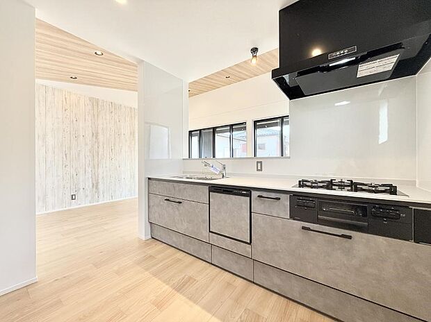 【キッチン】■家族の絆を深める、温もりのあるキッチン