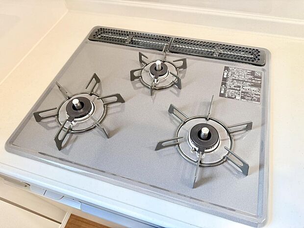 【3口ガスコンロ】■一度に多くの料理ができ便利で効率的