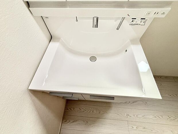 【ハンドシャワー付洗面台】■手洗いや顔を洗う時も快適に使える便利なシャワー