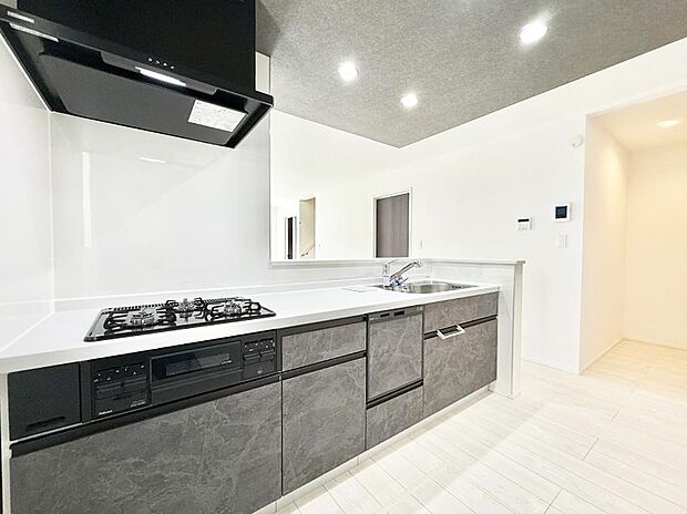 【キッチン】会話が深まる対面キッチン！家族との会話がはずみます  