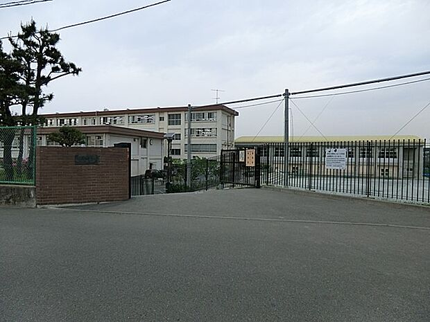 茅ヶ崎市立松林中学校(約1,600m・徒歩20分)