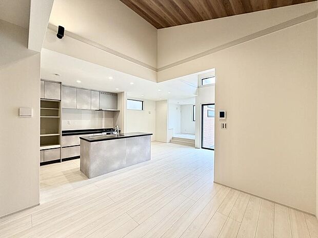 【リビング】■くつろぎと笑顔が集まる、心温まるリビング