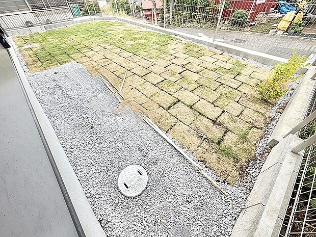 【庭】1号棟  ■暮らしに潤いを与える、緑が取り入れられた住まいです