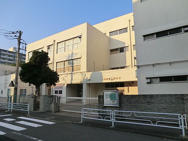 横浜市立竹山小学校(約750m・徒歩10分)