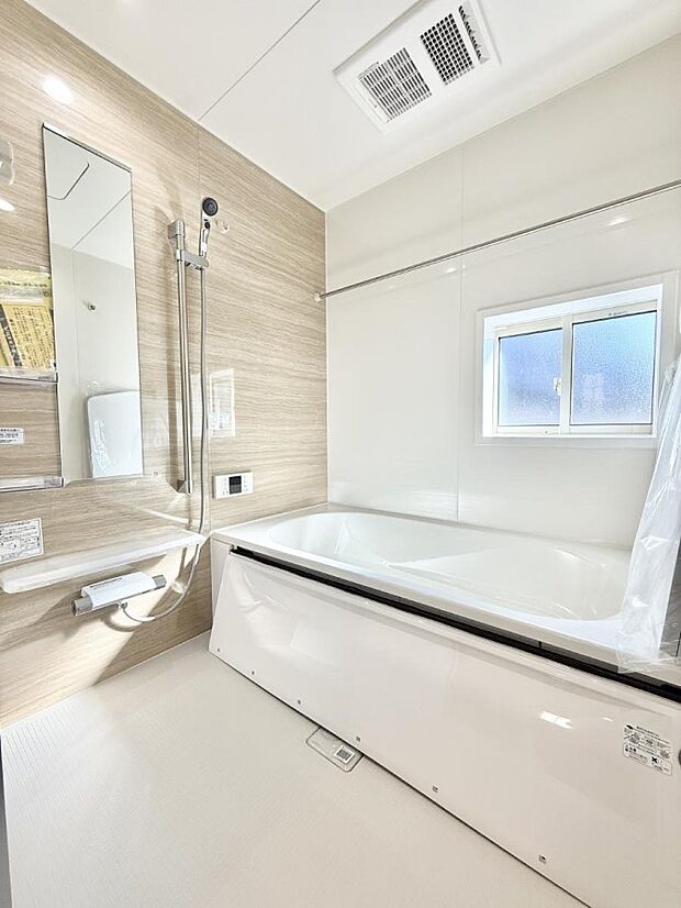 【浴室】■一日の疲れを癒す、心落ち着く空間です