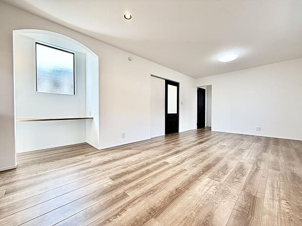 【ダイニング】ご家族で多目的に利用できるスタディカウンターがあります