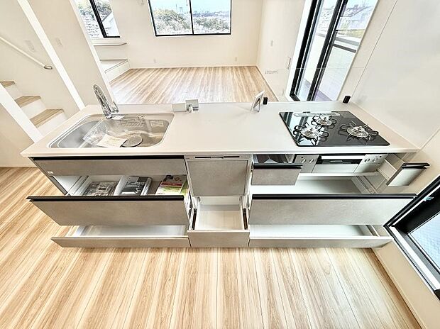 【キッチン】収納力豊富なシステムキッチンです!