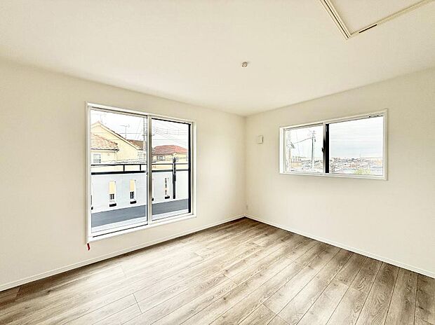 【リビング以外の居室】■太陽がサンサンと降り注ぐお部屋は気持ちがいいですね